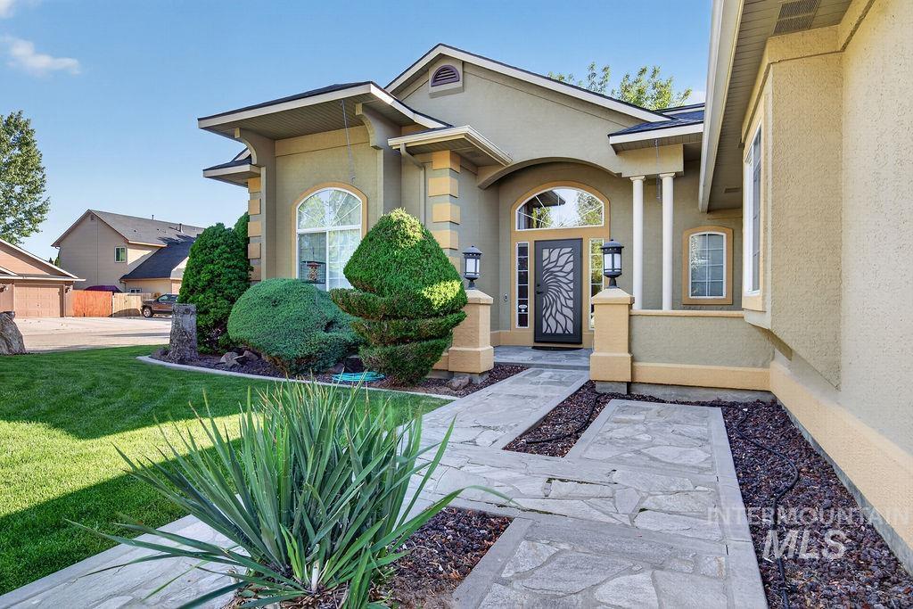 2126 S Weimaraner Way, Meridian, Idaho 83642-4610, 4 Bedrooms, 2 Bathrooms, Residential For Sale, Price $619,000, 98986304