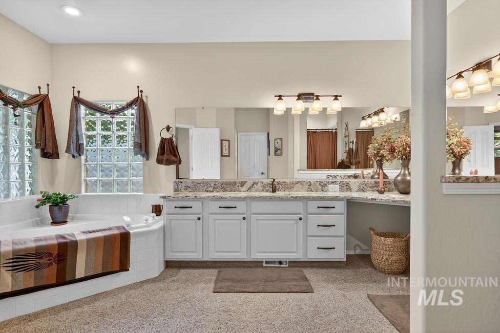 2126 S Weimaraner Way, Meridian, Idaho 83642-4610, 4 Bedrooms, 2 Bathrooms, Residential For Sale, Price $619,000, 98986304