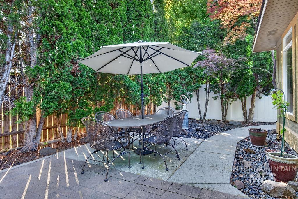 2126 S Weimaraner Way, Meridian, Idaho 83642-4610, 4 Bedrooms, 2 Bathrooms, Residential For Sale, Price $619,000, 98986304