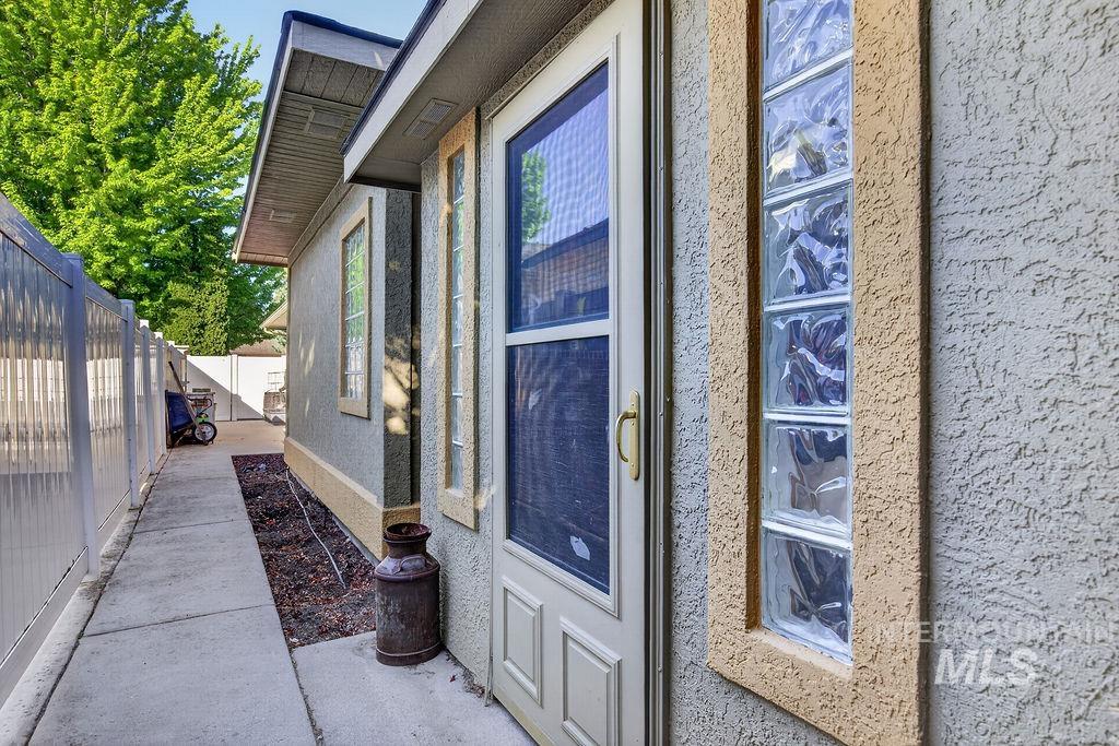 2126 S Weimaraner Way, Meridian, Idaho 83642-4610, 4 Bedrooms, 2 Bathrooms, Residential For Sale, Price $619,000, 98986304