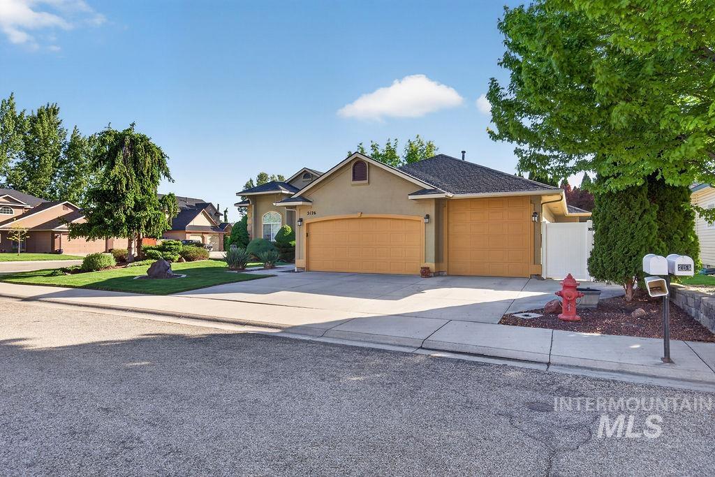 2126 S Weimaraner Way, Meridian, Idaho 83642-4610, 4 Bedrooms, 2 Bathrooms, Residential For Sale, Price $619,000, 98986304