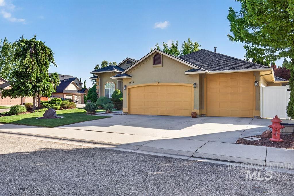 2126 S Weimaraner Way, Meridian, Idaho 83642-4610, 4 Bedrooms, 2 Bathrooms, Residential For Sale, Price $619,000, 98986304