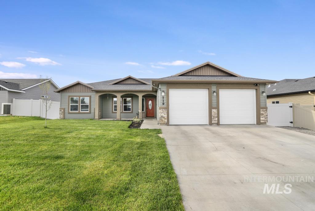 719 E Avenue J, Jerome, Idaho 83338-3264, 4 Bedrooms, 2 Bathrooms, Residential For Sale, Price $389,500,MLS 98986306