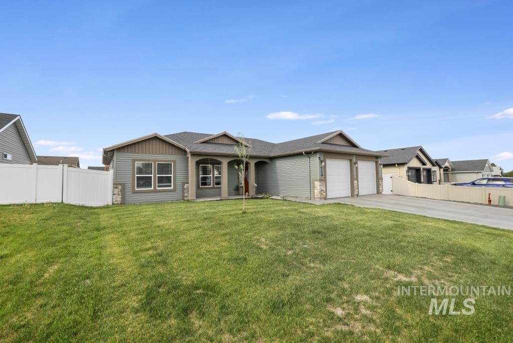 719 E Avenue J, Jerome, Idaho 83338-3264, 4 Bedrooms, 2 Bathrooms, Residential For Sale, Price $389,500,MLS 98986306