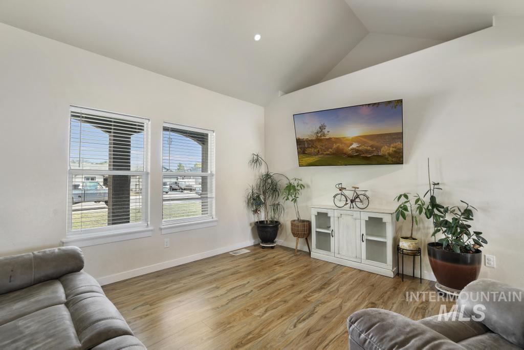 719 E Avenue J, Jerome, Idaho 83338-3264, 4 Bedrooms, 2 Bathrooms, Residential For Sale, Price $389,500,MLS 98986306