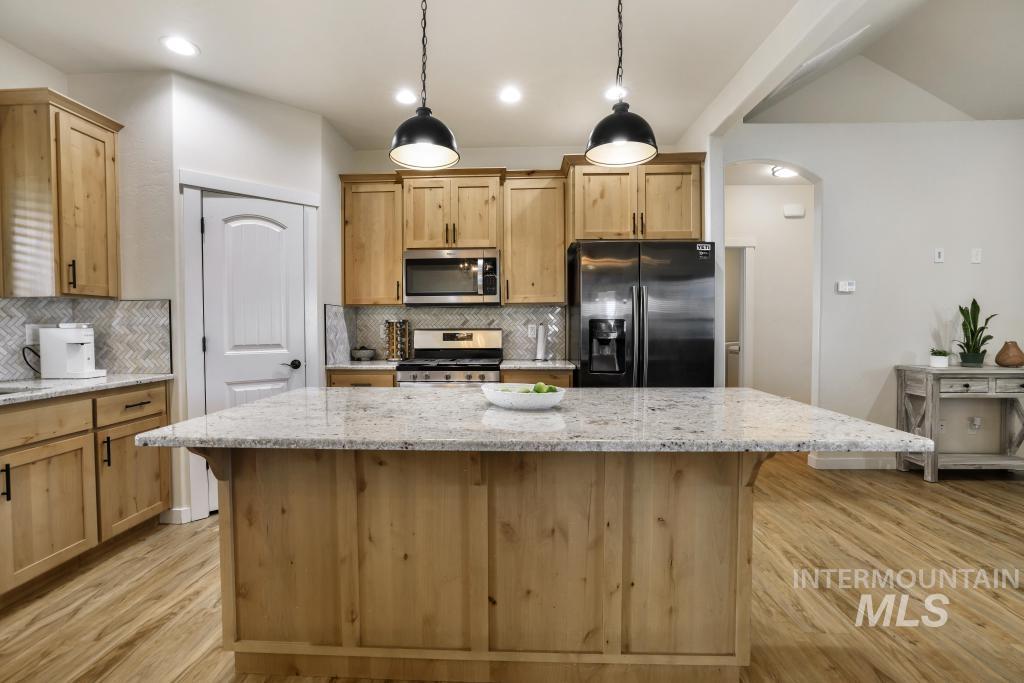 719 E Avenue J, Jerome, Idaho 83338-3264, 4 Bedrooms, 2 Bathrooms, Residential For Sale, Price $389,500,MLS 98986306