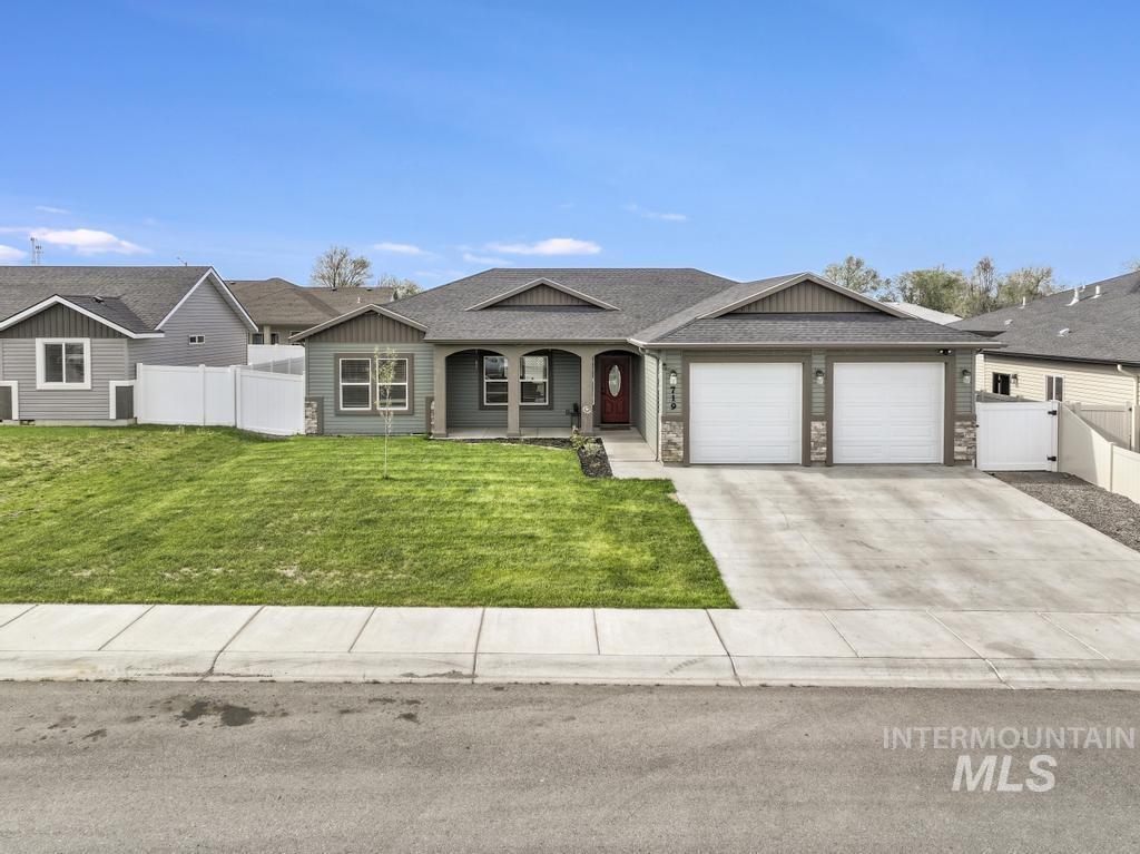 719 E Avenue J, Jerome, Idaho 83338-3264, 4 Bedrooms, 2 Bathrooms, Residential For Sale, Price $389,500,MLS 98986306