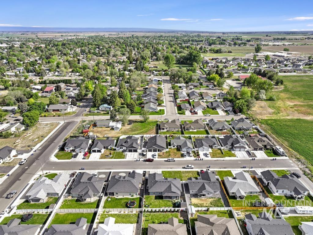 719 E Avenue J, Jerome, Idaho 83338-3264, 4 Bedrooms, 2 Bathrooms, Residential For Sale, Price $389,500,MLS 98986306