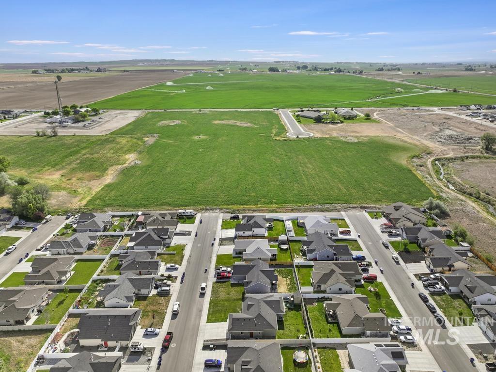 719 E Avenue J, Jerome, Idaho 83338-3264, 4 Bedrooms, 2 Bathrooms, Residential For Sale, Price $389,500,MLS 98986306