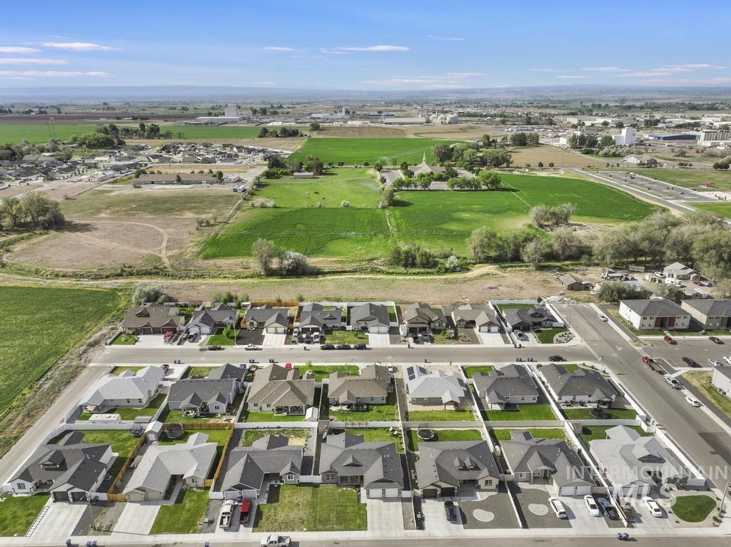 719 E Avenue J, Jerome, Idaho 83338-3264, 4 Bedrooms, 2 Bathrooms, Residential For Sale, Price $389,500,MLS 98986306
