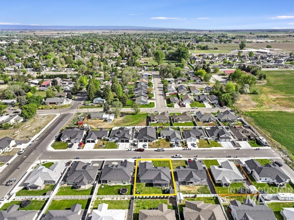 719 E Avenue J, Jerome, Idaho 83338-3264, 4 Bedrooms, 2 Bathrooms, Residential For Sale, Price $389,500,MLS 98986306