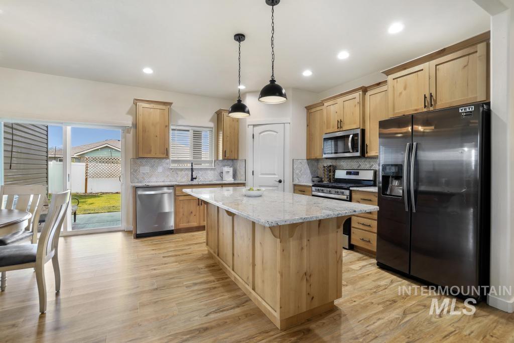 719 E Avenue J, Jerome, Idaho 83338-3264, 4 Bedrooms, 2 Bathrooms, Residential For Sale, Price $389,500,MLS 98986306
