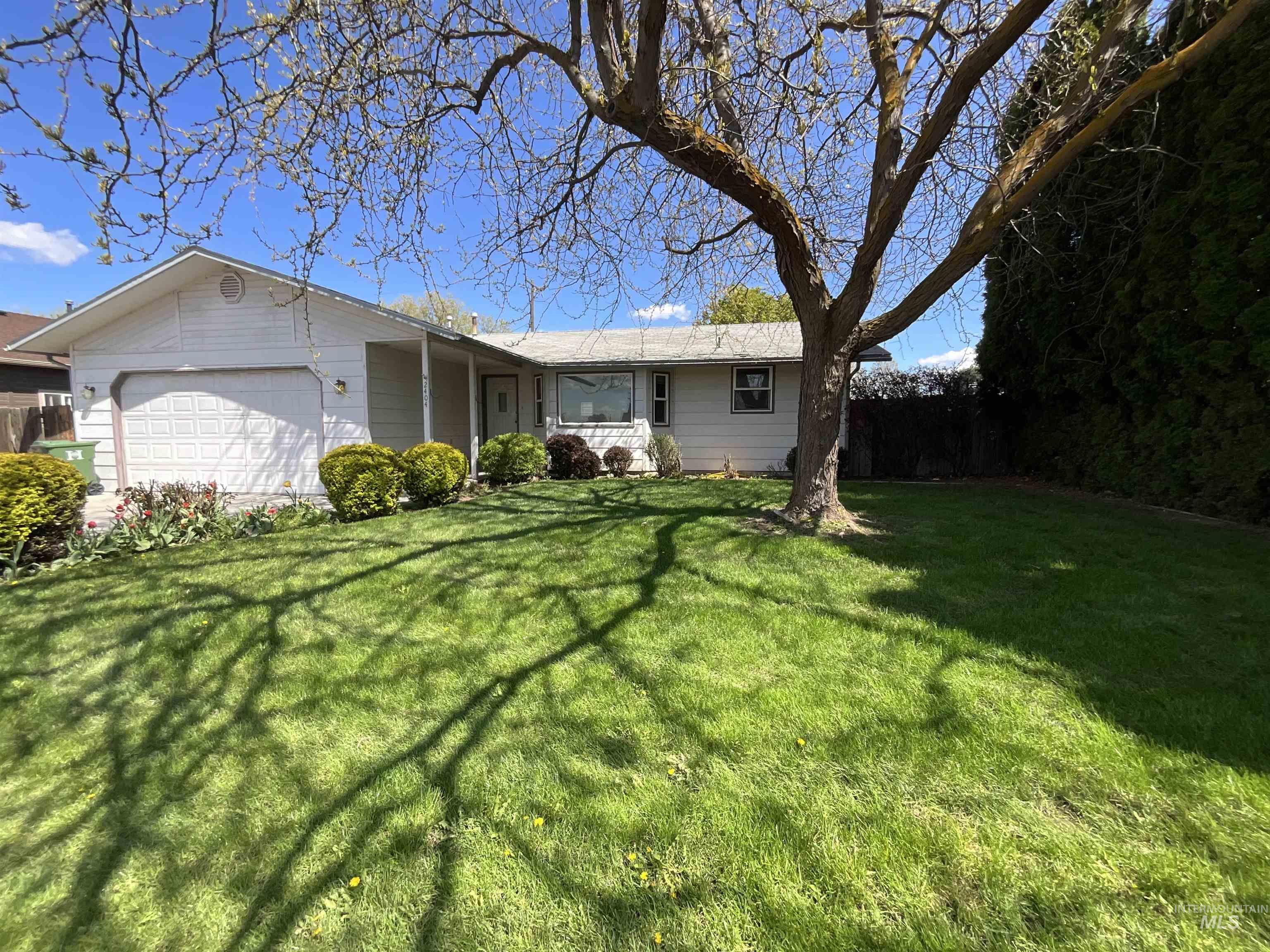 2404 Golden Ave, Fruitland, Idaho 83619, 3 Bedrooms, 2 Bathrooms, Residential For Sale, Price $300,000, 98986310