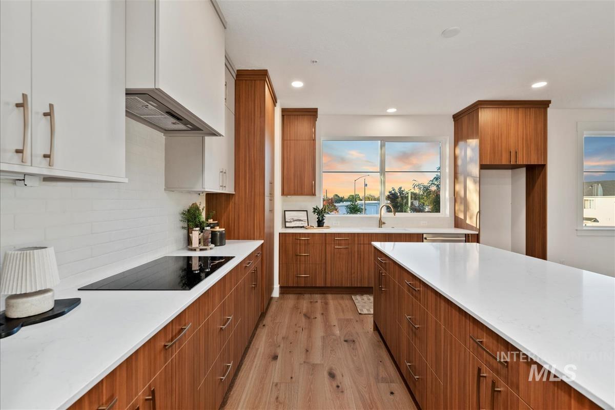 3213 W Moore, Boise, Idaho 83702, 3 Bedrooms, 3.5 Bathrooms, Residential For Sale, Price $844,900,MLS 98986312