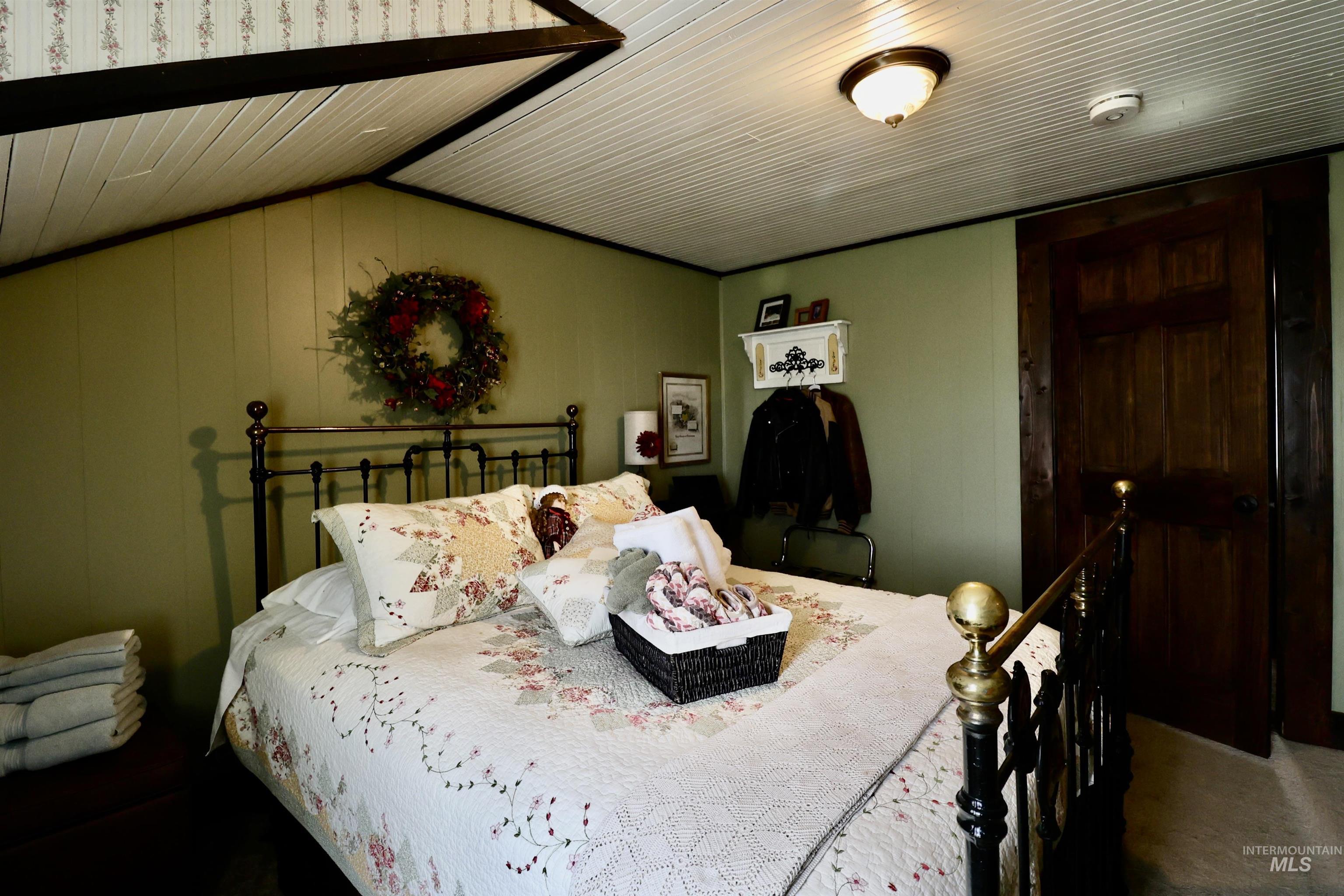 306 Wroten St, Jordan Valley, Oregon 97910, 5 Bedrooms, 3 Bathrooms, Residential For Sale, Price $454,000,MLS 98986313