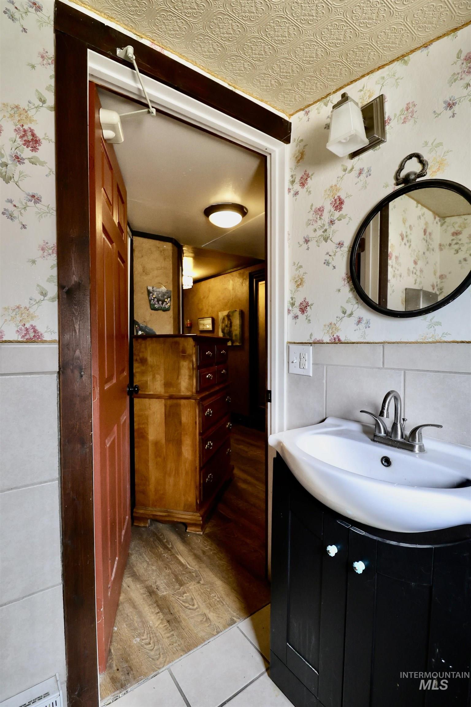 306 Wroten St, Jordan Valley, Oregon 97910, 5 Bedrooms, 3 Bathrooms, Residential For Sale, Price $454,000,MLS 98986313