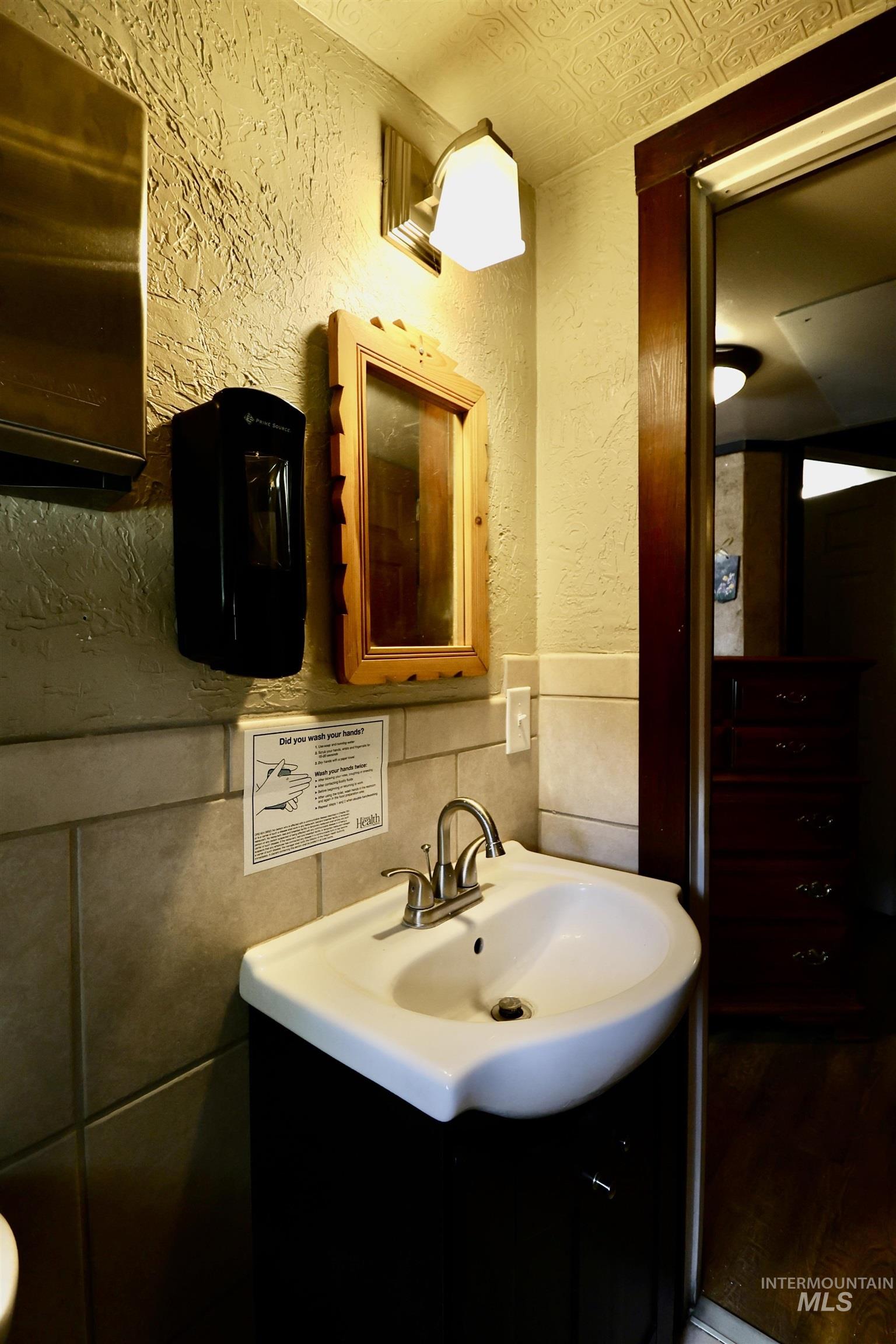 306 Wroten St, Jordan Valley, Oregon 97910, 5 Bedrooms, 3 Bathrooms, Residential For Sale, Price $454,000,MLS 98986313