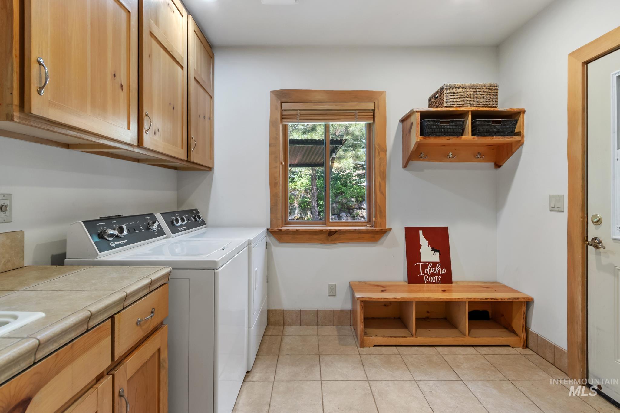 85 Pine Top Rd, Idaho City, Idaho 83631, 3 Bedrooms, 3.5 Bathrooms, Residential For Sale, Price $749,000,MLS 98986314