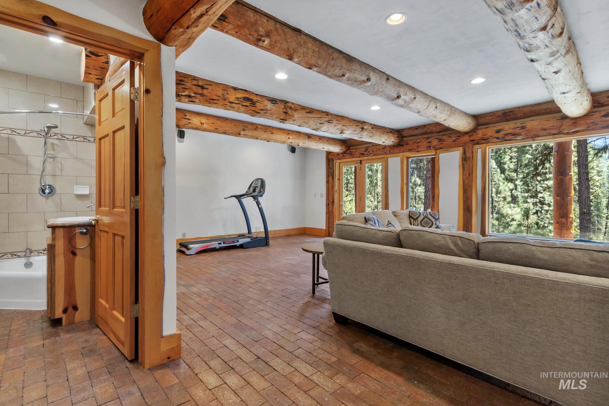 85 Pinetop Rd, Idaho City, Idaho 83631, 3 Bedrooms, 3.5 Bathrooms, Residential For Sale, Price $749,000, 98986314