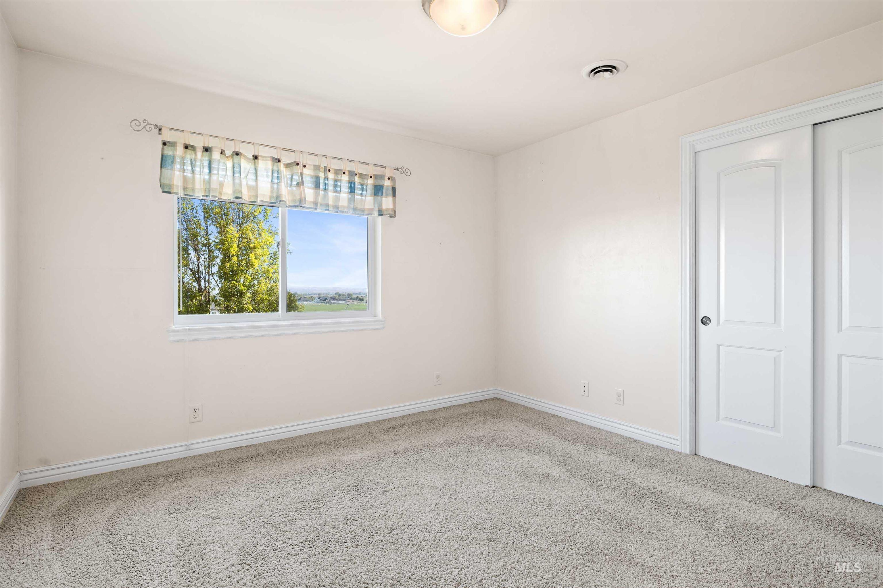 2522 E 3719 N, Twin Falls, Idaho 83301-2011, 5 Bedrooms, 3 Bathrooms, Residential For Sale, Price $777,500,MLS 98986317