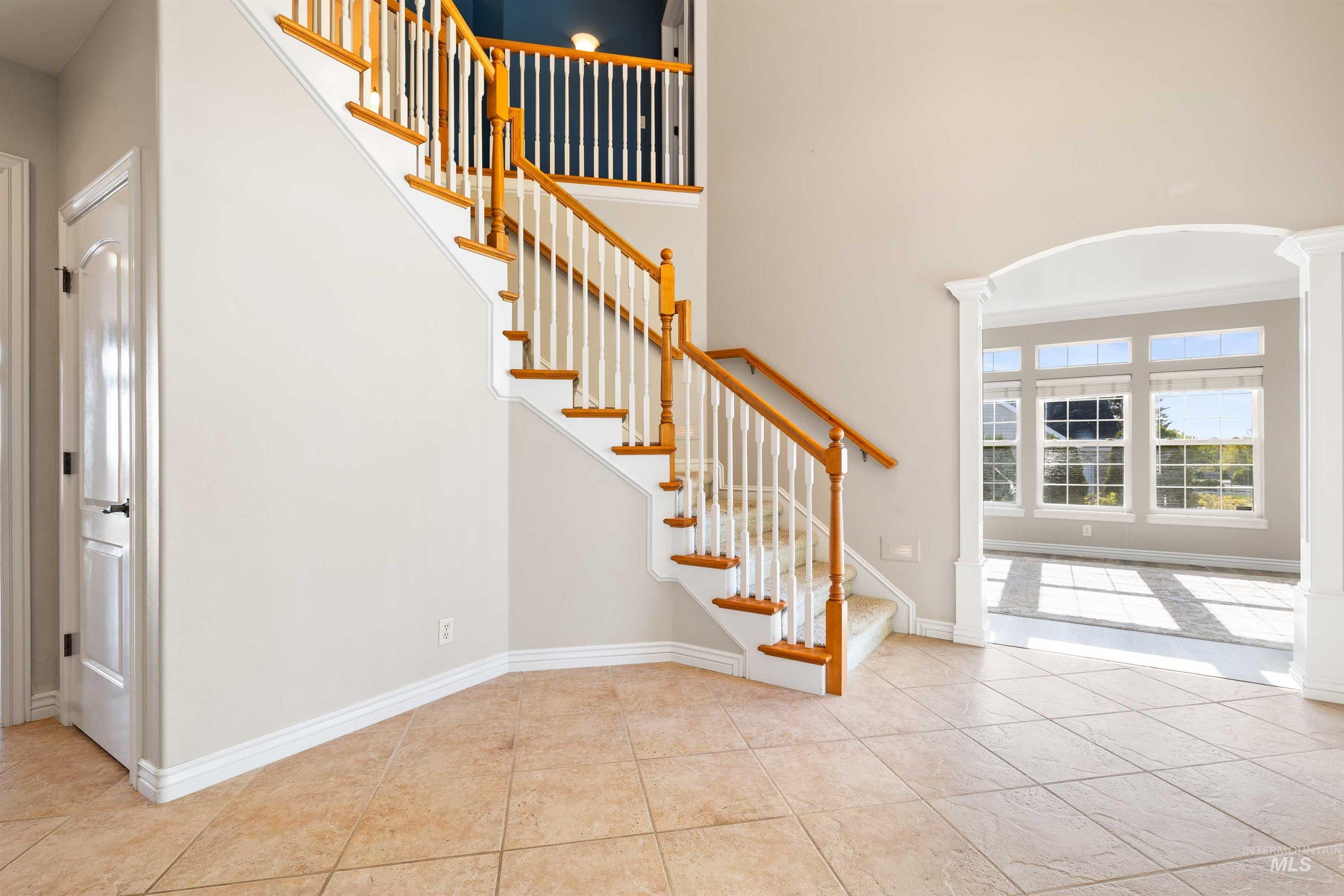 2522 E 3719 N, Twin Falls, Idaho 83301-2011, 5 Bedrooms, 3 Bathrooms, Residential For Sale, Price $777,500,MLS 98986317