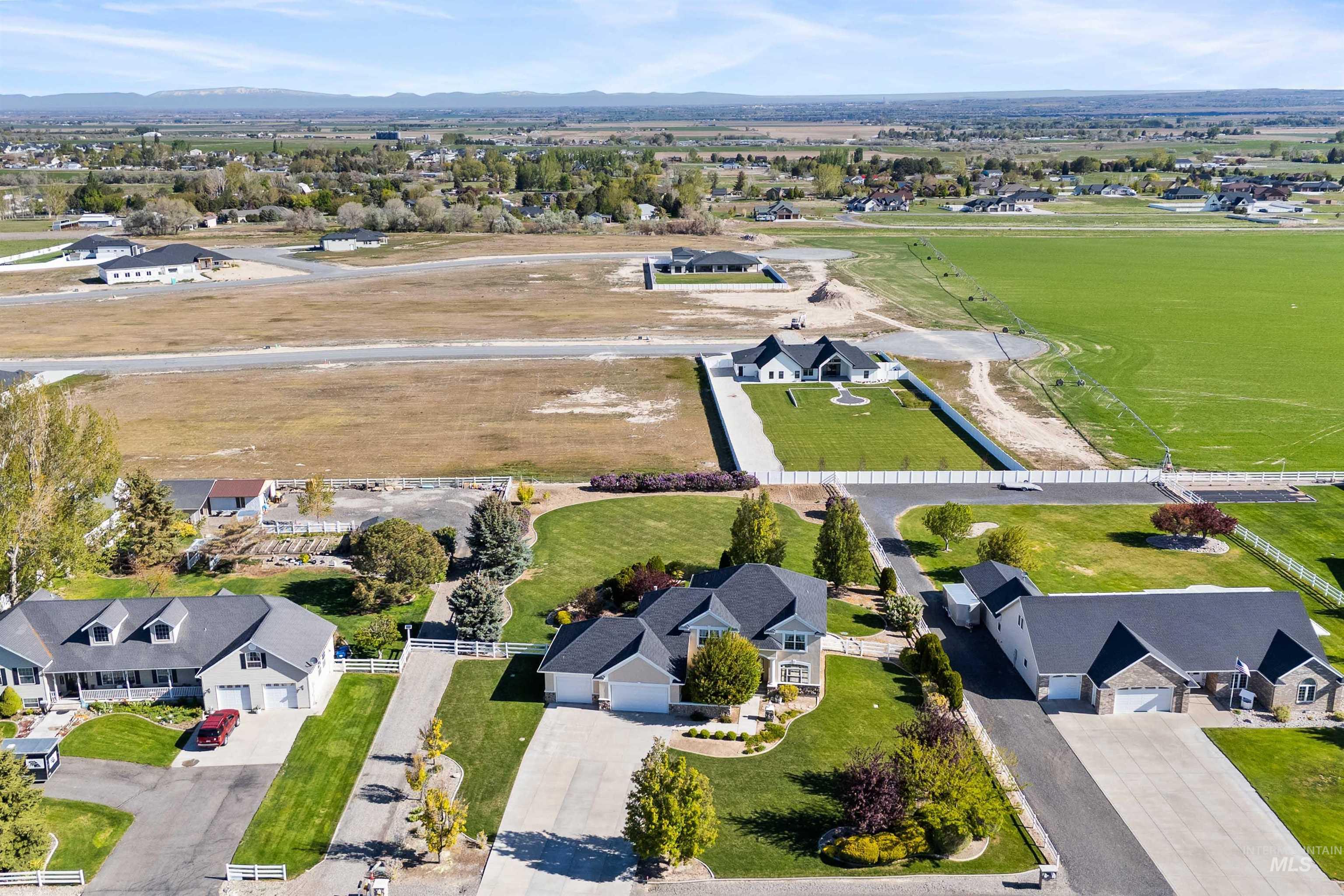 2522 E 3719 N, Twin Falls, Idaho 83301-2011, 5 Bedrooms, 3 Bathrooms, Residential For Sale, Price $777,500,MLS 98986317