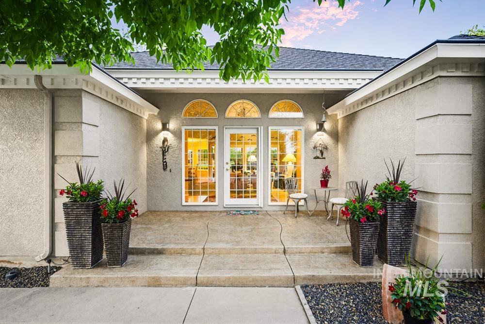 792 N Nicklaus Ln, Eagle, Idaho 83616, 4 Bedrooms, 2 Bathrooms, Residential For Sale, Price $739,000,MLS 98986322