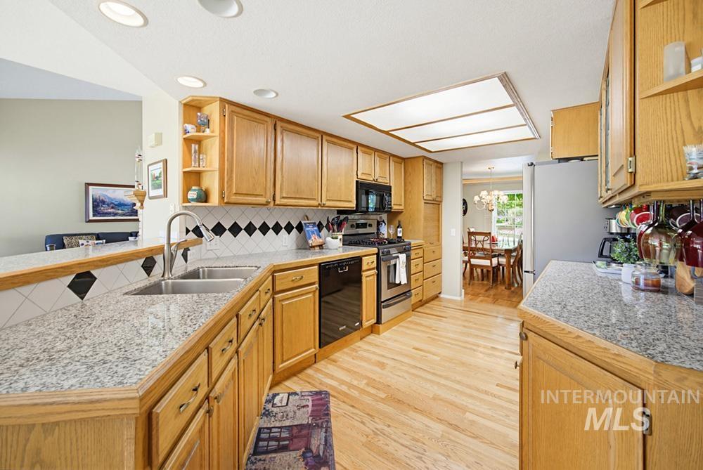 792 N Nicklaus Ln, Eagle, Idaho 83616, 4 Bedrooms, 2 Bathrooms, Residential For Sale, Price $739,000,MLS 98986322