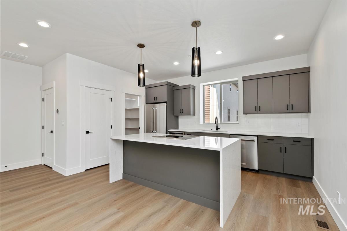 1701 S Federal Way, Boise, Idaho 83705, 3 Bedrooms, 3.5 Bathrooms, Residential For Sale, Price $576,880, 98986324