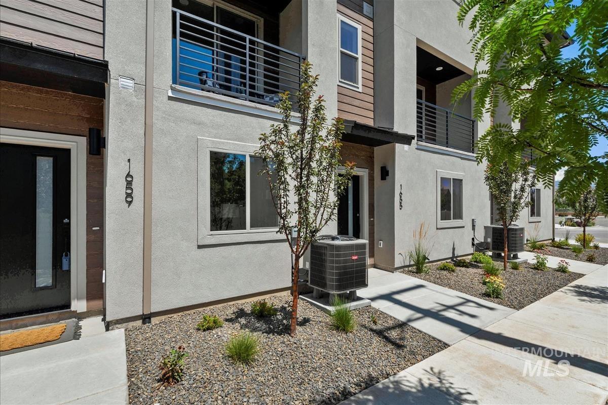 1701 S Federal Way, Boise, Idaho 83705, 3 Bedrooms, 3.5 Bathrooms, Residential For Sale, Price $576,880, 98986324
