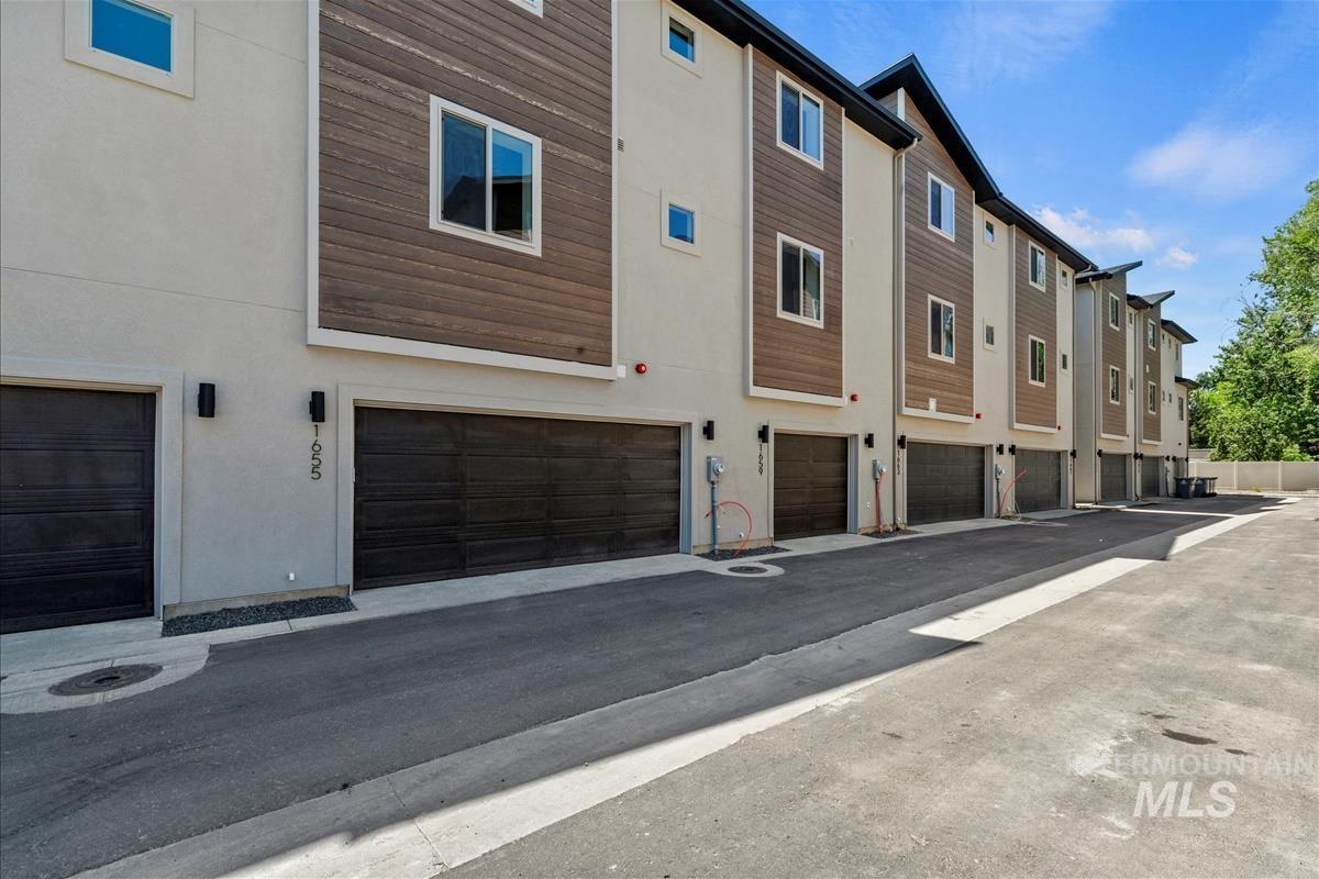 1701 S Federal Way, Boise, Idaho 83705, 3 Bedrooms, 3.5 Bathrooms, Residential For Sale, Price $576,880, 98986324