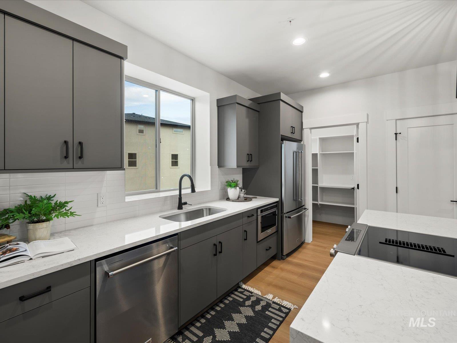 1715 S Federal Way, Boise, Idaho 83705, 3 Bedrooms, 2.5 Bathrooms, Residential For Sale, Price $576,880,MLS 98986331
