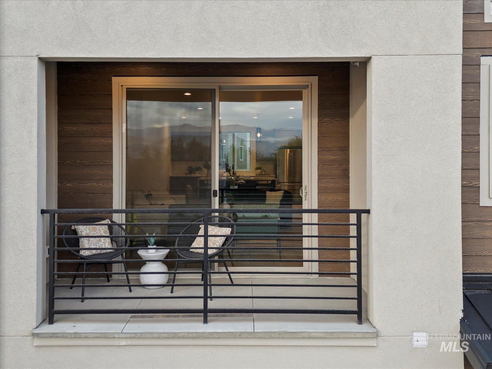 1715 S Federal Way, Boise, Idaho 83705, 3 Bedrooms, 2.5 Bathrooms, Residential For Sale, Price $561,880, 98986331