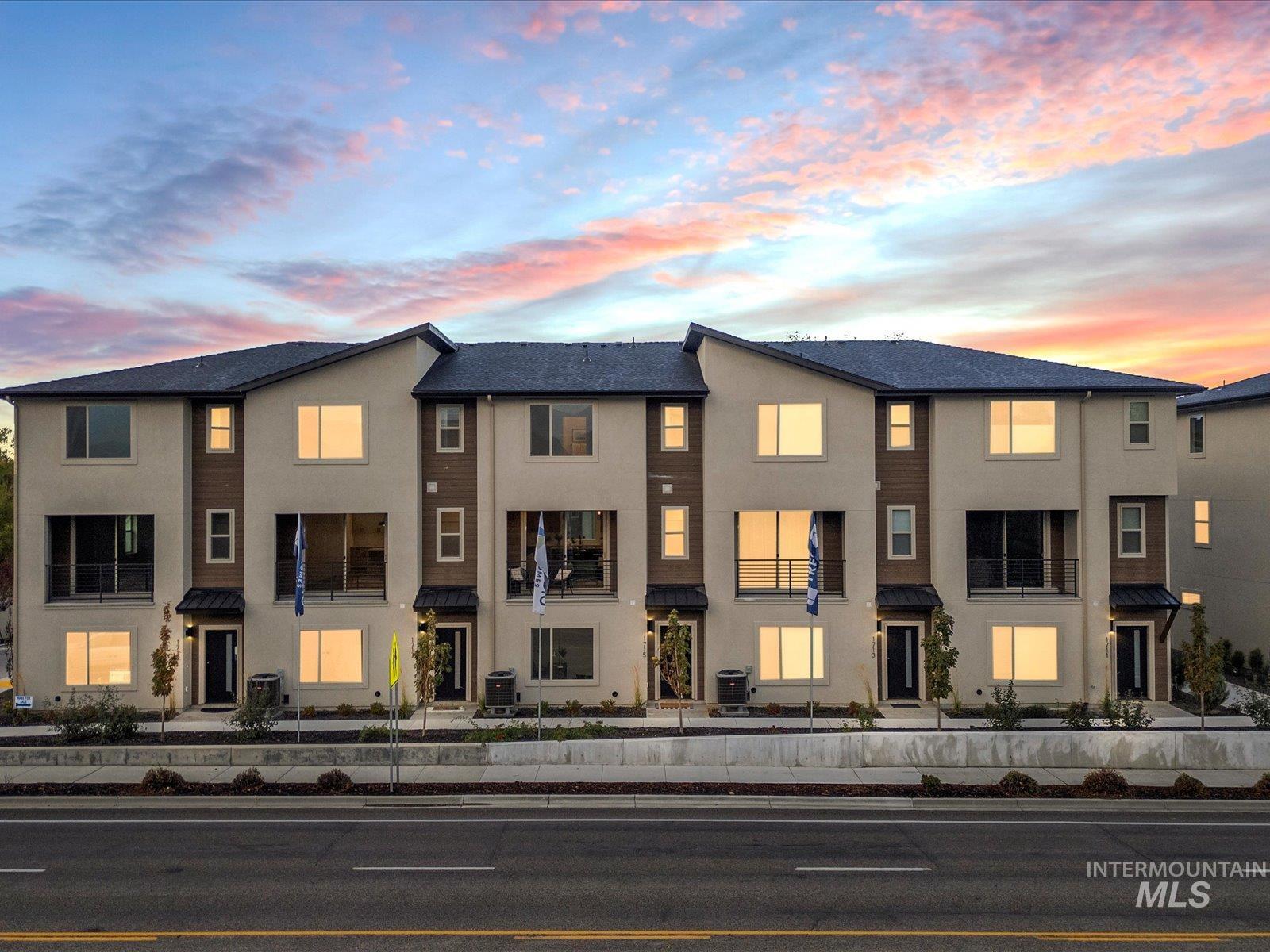 1715 S Federal Way, Boise, Idaho 83705, 3 Bedrooms, 2.5 Bathrooms, Residential For Sale, Price $576,880,MLS 98986331