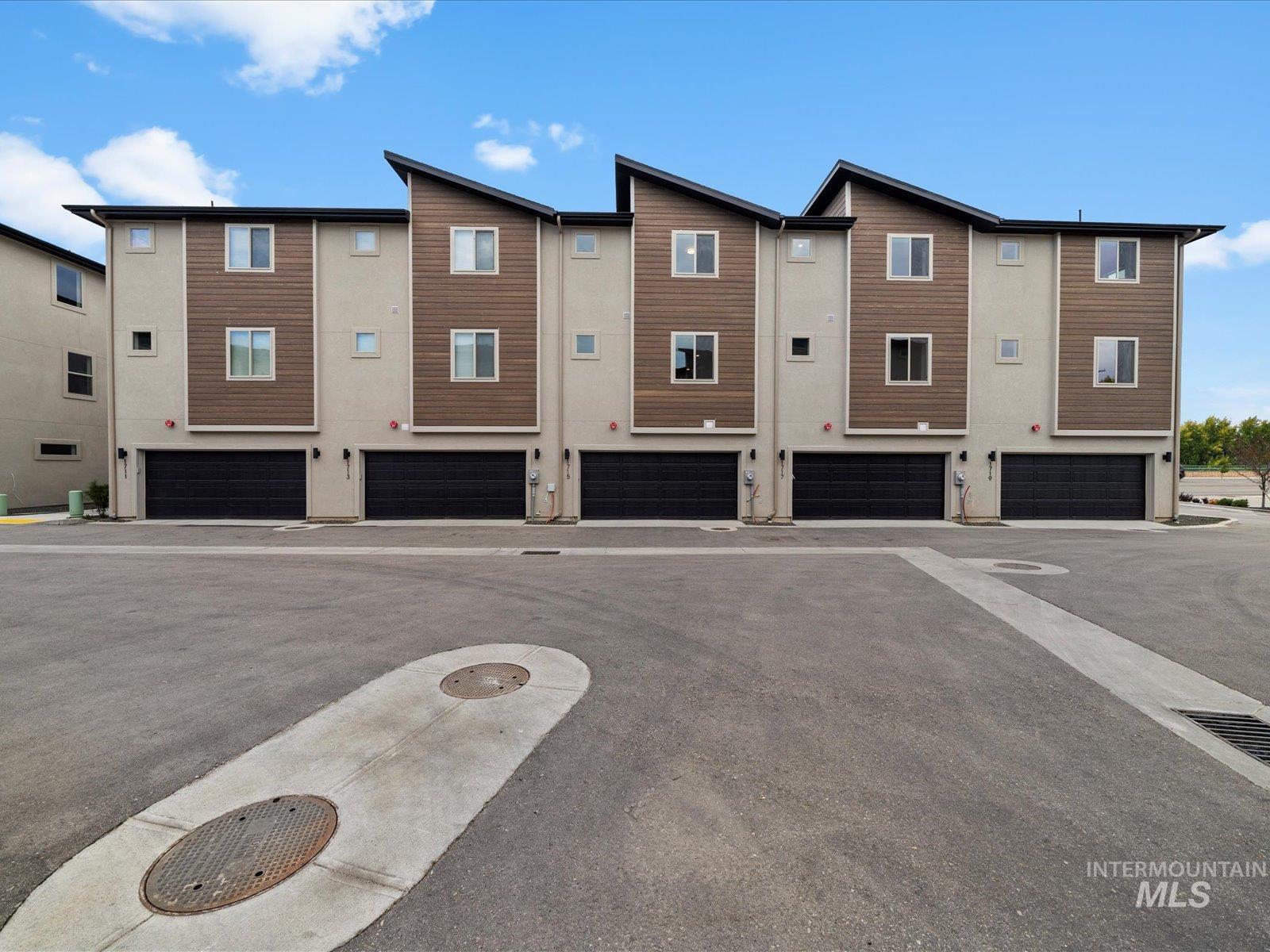 1715 S Federal Way, Boise, Idaho 83705, 3 Bedrooms, 2.5 Bathrooms, Residential For Sale, Price $561,880, 98986331
