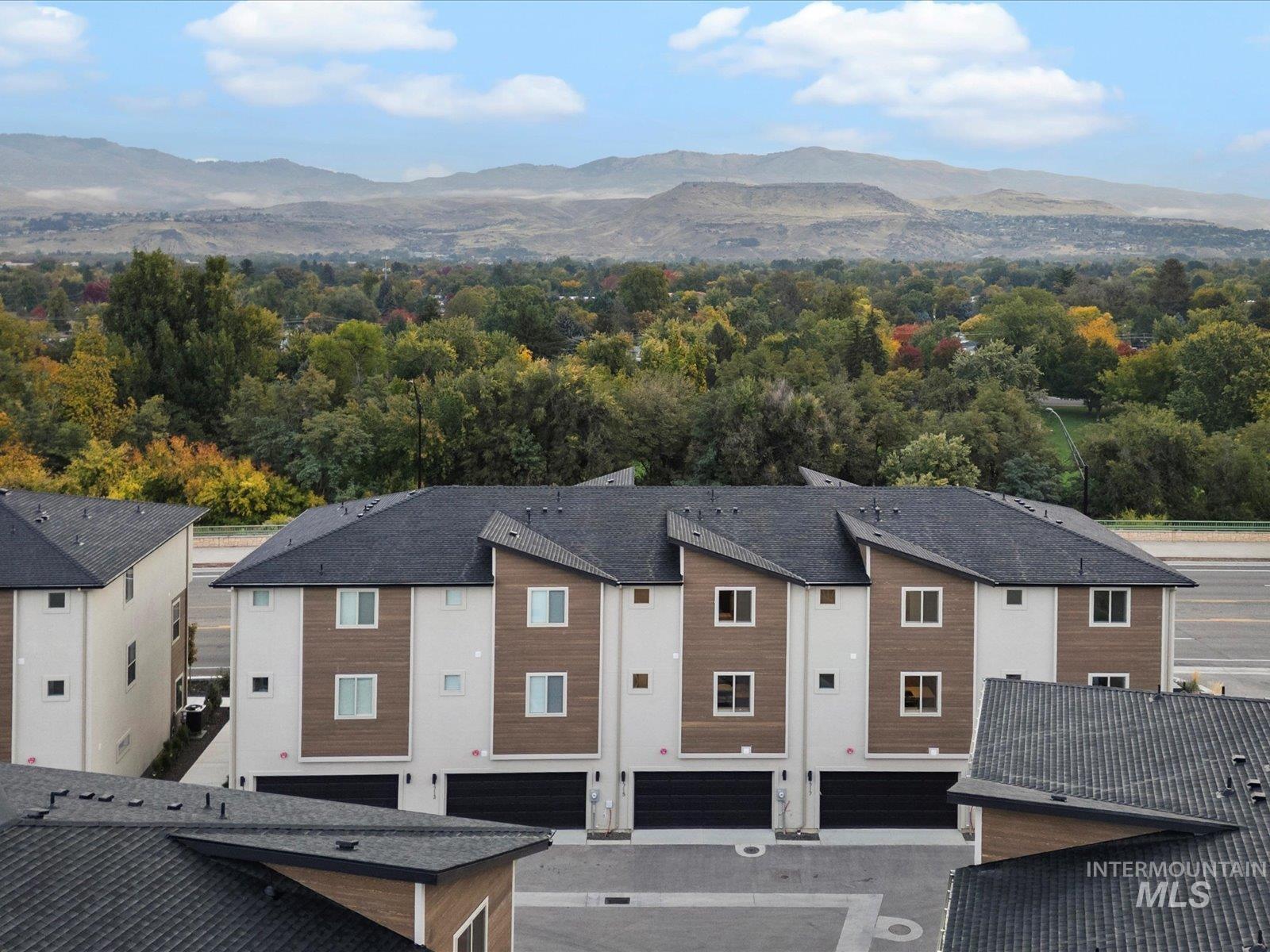 1715 S Federal Way, Boise, Idaho 83705, 3 Bedrooms, 2.5 Bathrooms, Residential For Sale, Price $576,880,MLS 98986331