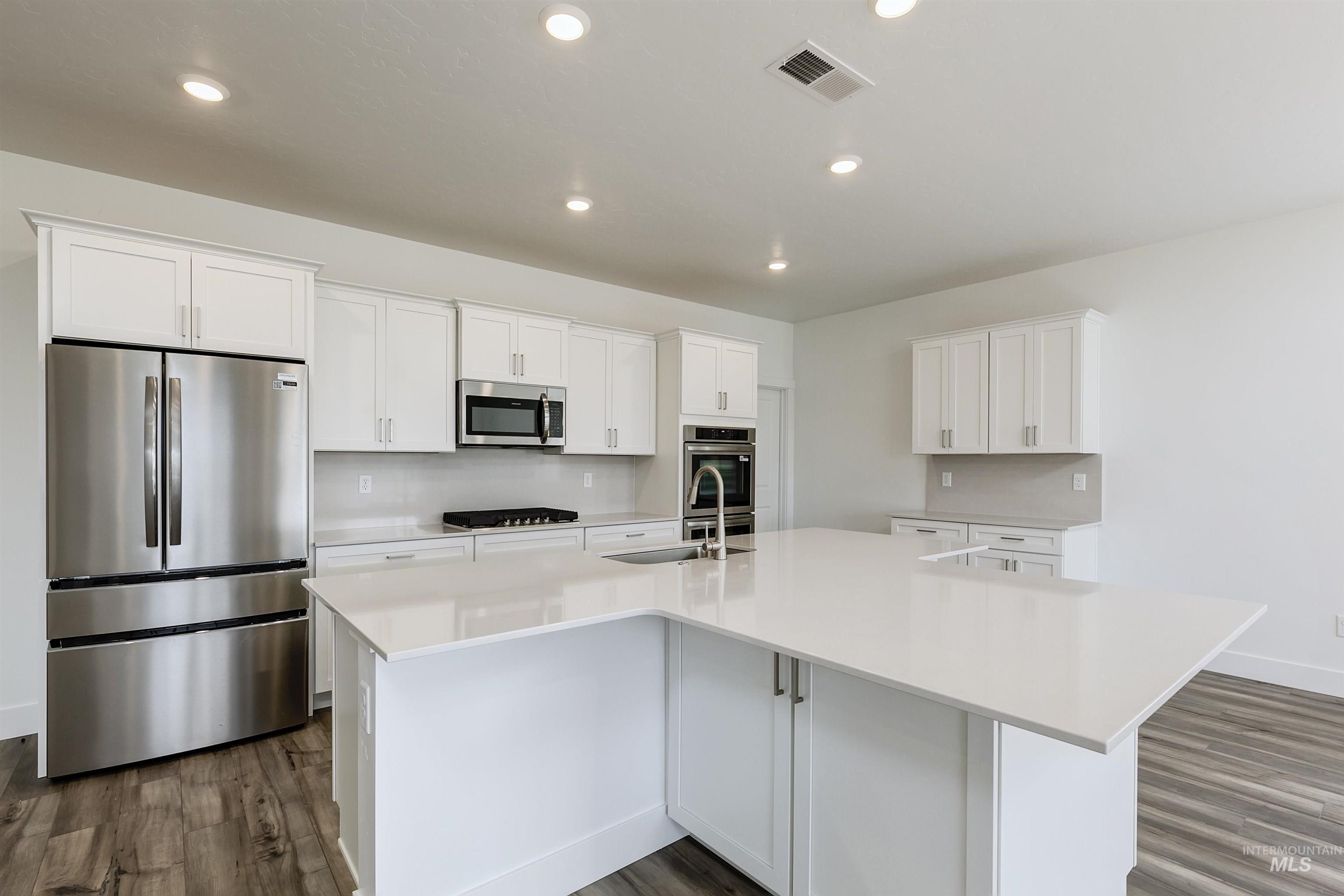 5107 N Bartok Ave, Meridian, Idaho 83646, 3 Bedrooms, 2 Bathrooms, Residential For Sale, Price $519,900,MLS 98986332