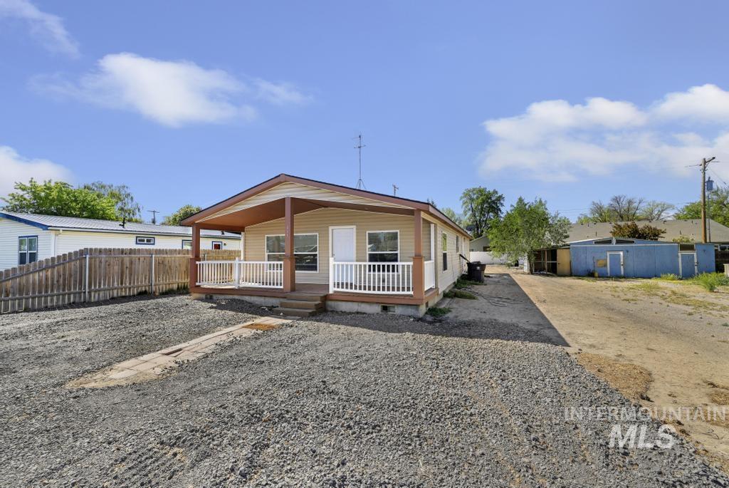 435 1St Ave E, Wendell, Idaho 83355-5103, 3 Bedrooms, 2 Bathrooms, Residential For Sale, Price $269,900, 98986333