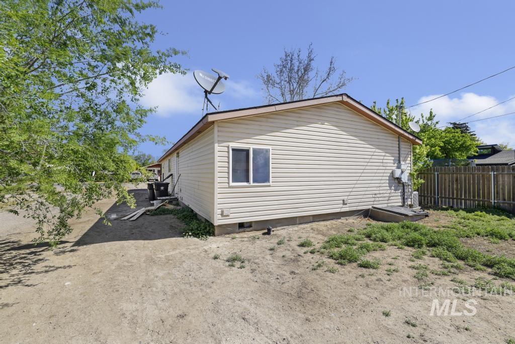 435 1St Ave E, Wendell, Idaho 83355-5103, 3 Bedrooms, 2 Bathrooms, Residential For Sale, Price $269,900, 98986333