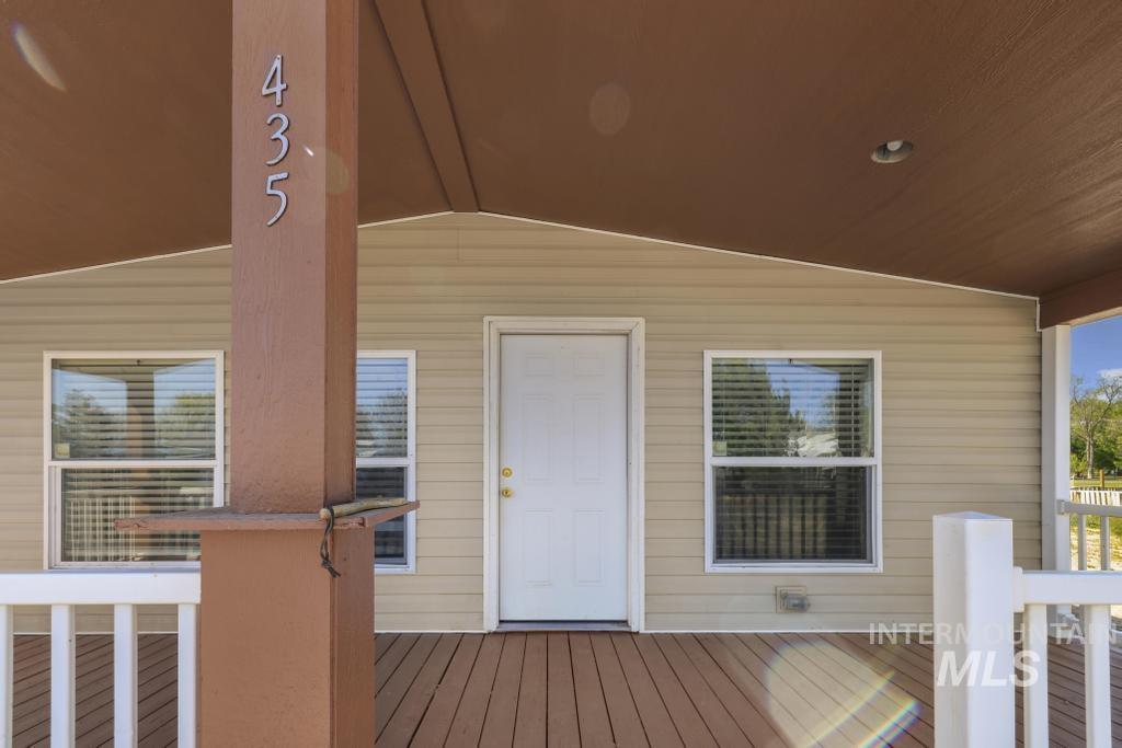 435 1St Ave E, Wendell, Idaho 83355-5103, 3 Bedrooms, 2 Bathrooms, Residential For Sale, Price $269,900, 98986333