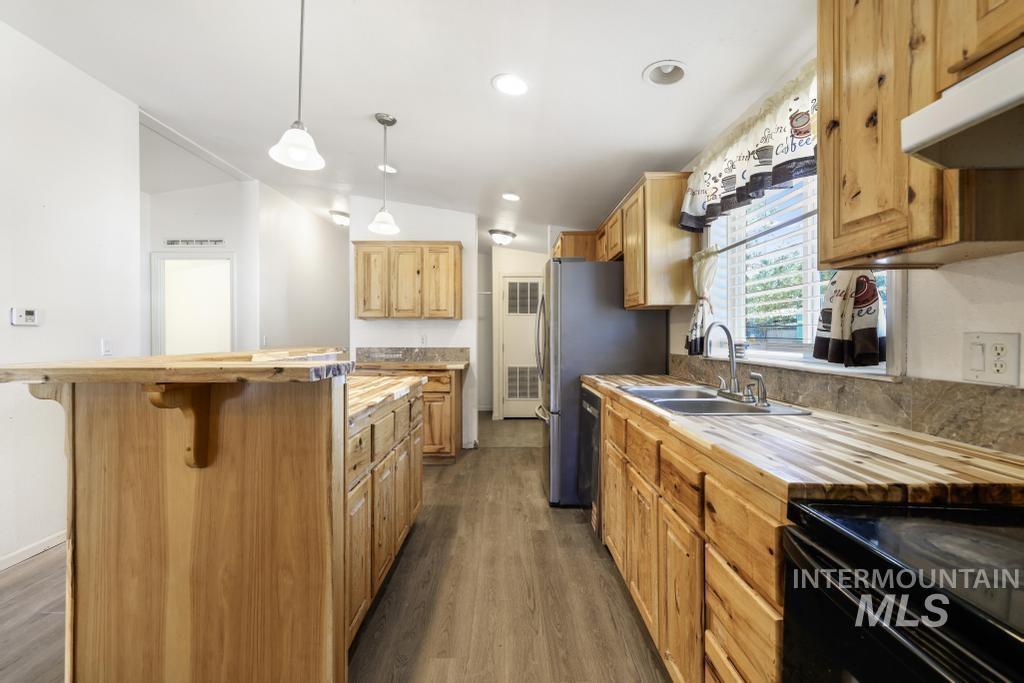 435 1St Ave E, Wendell, Idaho 83355-5103, 3 Bedrooms, 2 Bathrooms, Residential For Sale, Price $269,900, 98986333