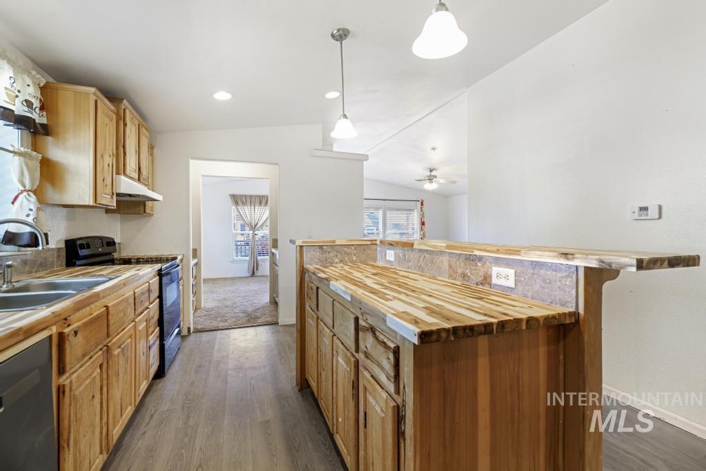 435 1St Ave E, Wendell, Idaho 83355-5103, 3 Bedrooms, 2 Bathrooms, Residential For Sale, Price $269,900, 98986333