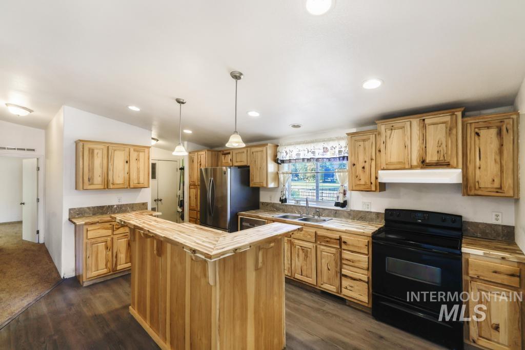 435 1St Ave E, Wendell, Idaho 83355-5103, 3 Bedrooms, 2 Bathrooms, Residential For Sale, Price $269,900, 98986333