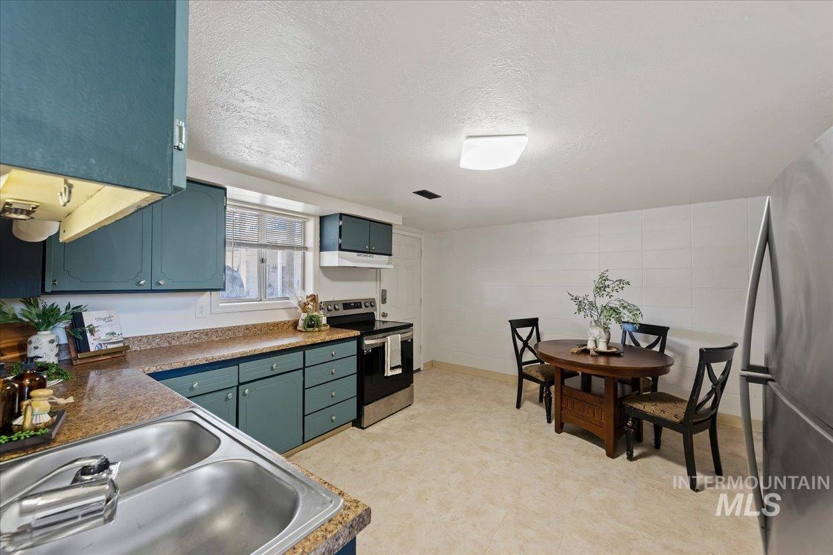 714 NW 8th St, Meridian, Idaho 83642, 2 Bedrooms, 1 Bathroom, Residential For Sale, Price $259,000, 98986336