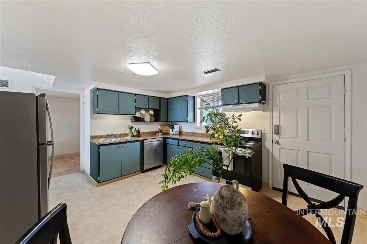 714 NW 8th St, Meridian, Idaho 83642, 2 Bedrooms, 1 Bathroom, Residential For Sale, Price $259,000, 98986336