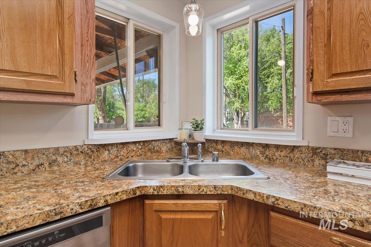 830 N 3rd East St, Mountain Home, Idaho 83647, 3 Bedrooms, 2 Bathrooms, Residential For Sale, Price $299,000, 98986339