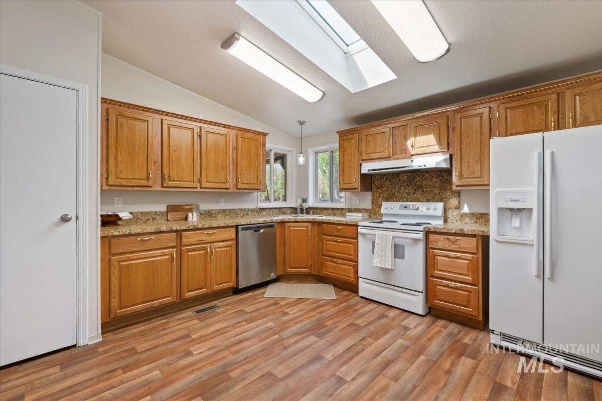 830 N 3rd East St, Mountain Home, Idaho 83647, 3 Bedrooms, 2 Bathrooms, Residential For Sale, Price $299,000, 98986339