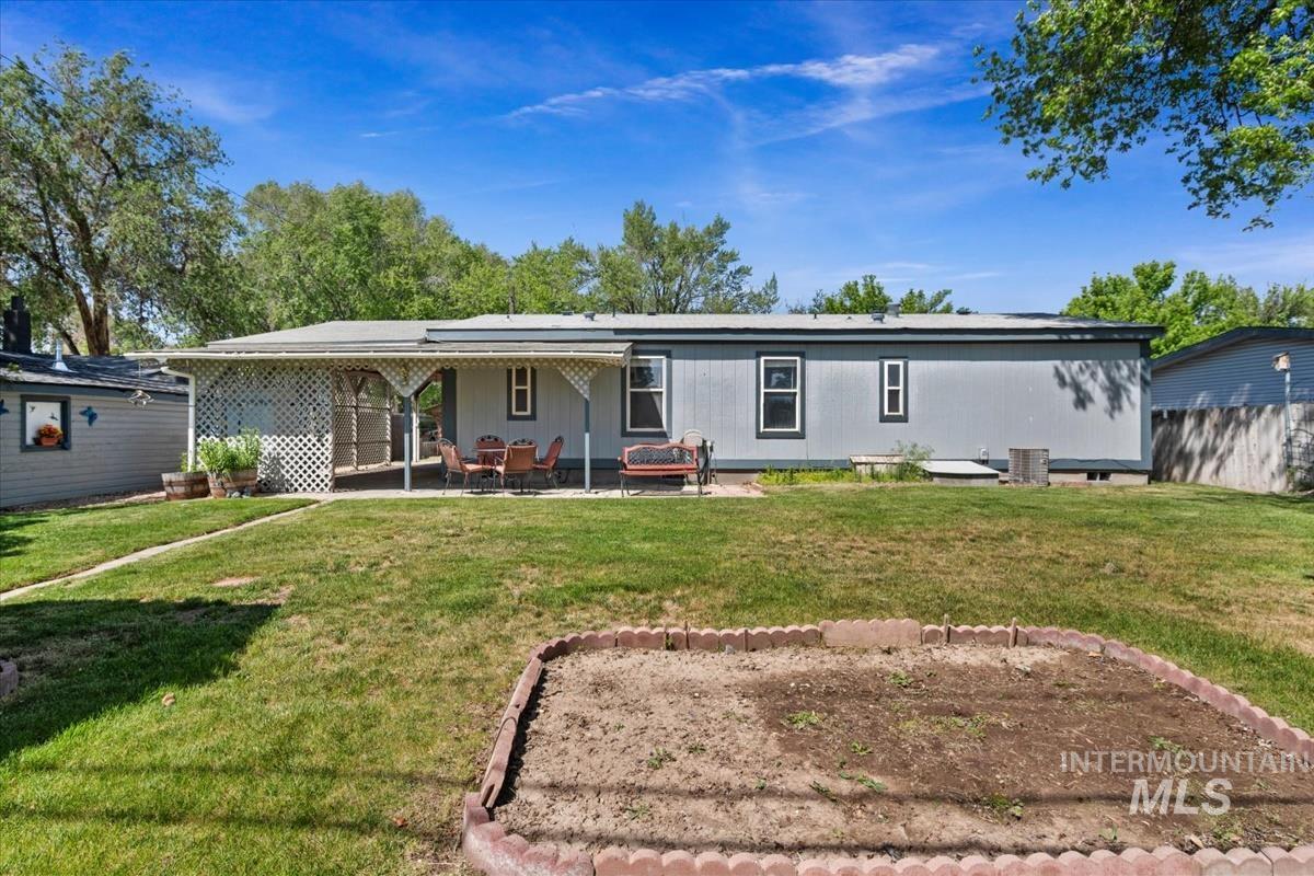 830 N 3rd East St, Mountain Home, Idaho 83647, 3 Bedrooms, 2 Bathrooms, Residential For Sale, Price $299,000, 98986339