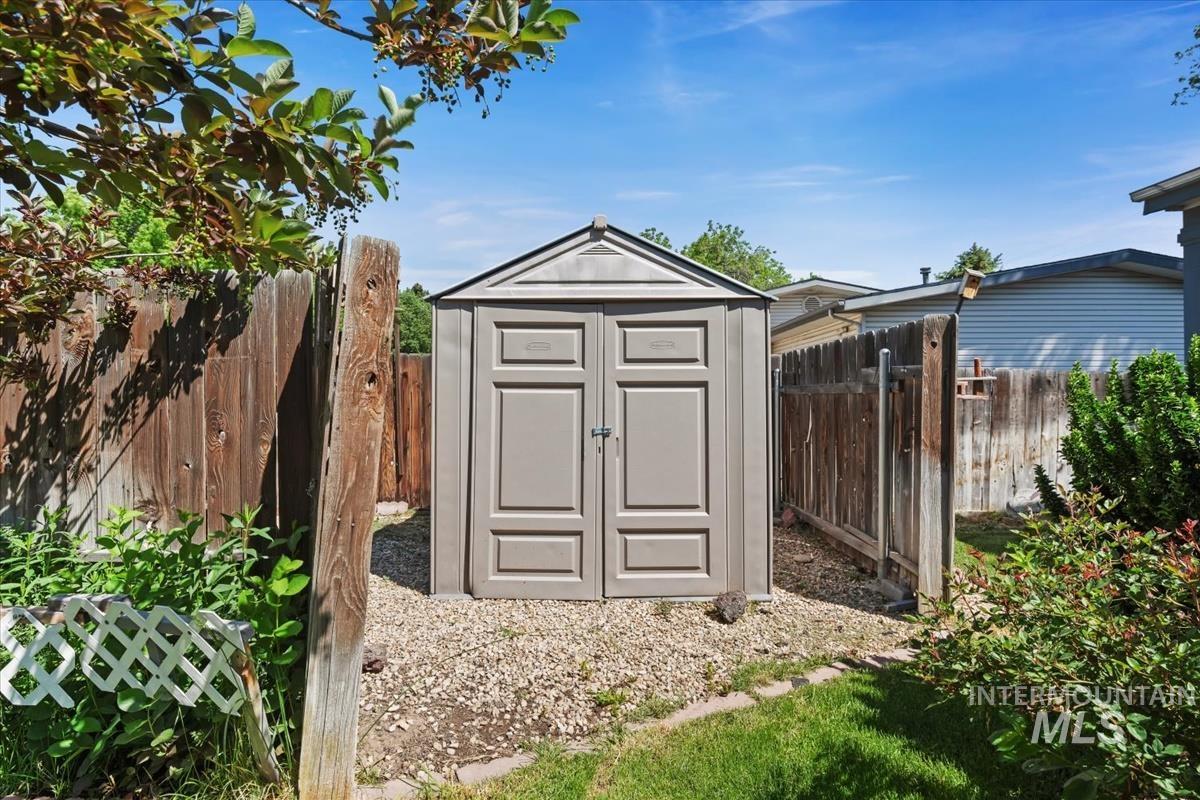 830 N 3rd East St, Mountain Home, Idaho 83647, 3 Bedrooms, 2 Bathrooms, Residential For Sale, Price $299,000, 98986339
