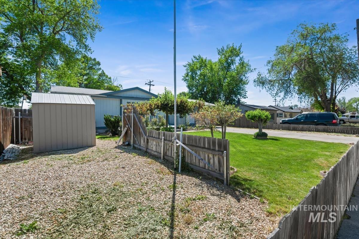 830 N 3rd East St, Mountain Home, Idaho 83647, 3 Bedrooms, 2 Bathrooms, Residential For Sale, Price $299,000, 98986339